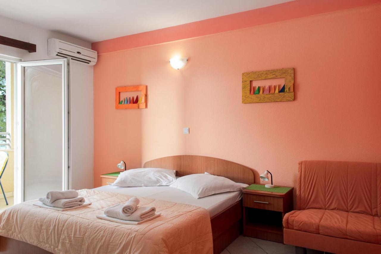 Apartments Promenada - Beachfront Tucepi Exterior photo