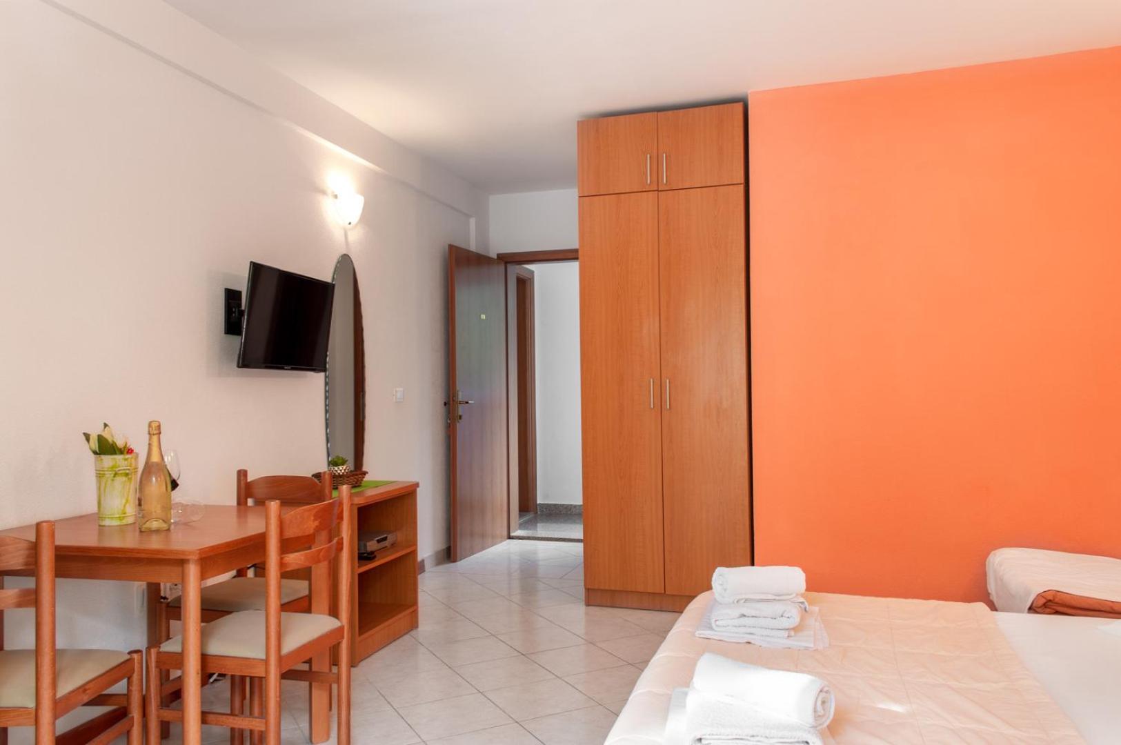 Apartments Promenada - Beachfront Tucepi Room photo